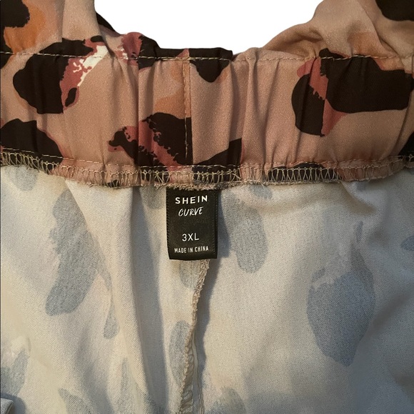 3XL High Waste paper bag style shorts with cheetah print - Picture 2 of 2